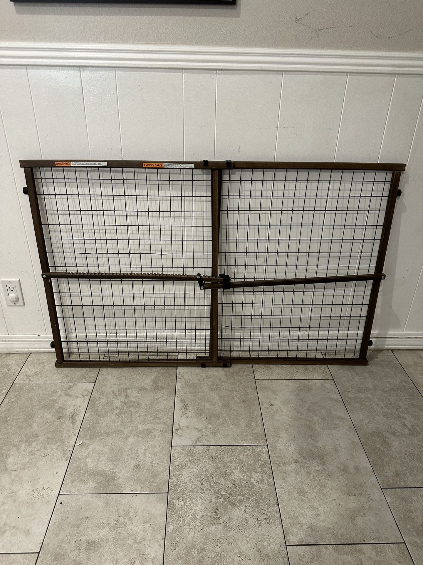 Extra Tall & Wide Adjustable Pet Gate / Safety Gate - Fits Openings 31” - 50”