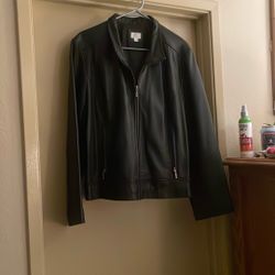 Like New Ladies Leather Jacket Size XL 