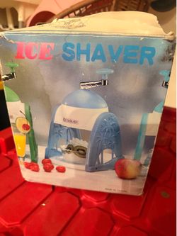 Manual ice shaver