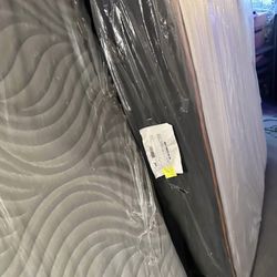 Brand New Queen Size Nectar Premier 14” Copper Mattress!!