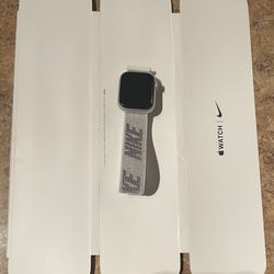 Apple Watch Series 8 (GPS +Cellular) 41mm Silver Aluminum Case
