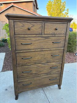 Solid Wood 6 Drawer Dresser Chest of Drawers Furniture Excellent Condition
