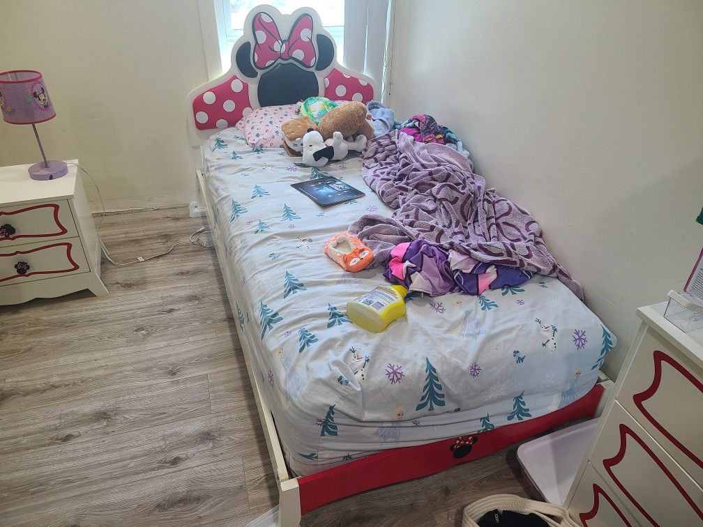 Minnie Mouse Bedroom Set