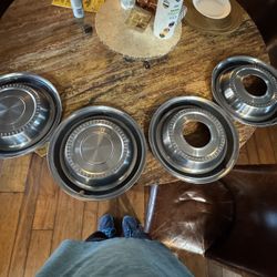 1972-80 4WD Hubcaps 15" Set