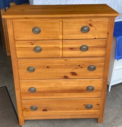 5 Drawer Knotty Pine Dresser Chest by Broyhill