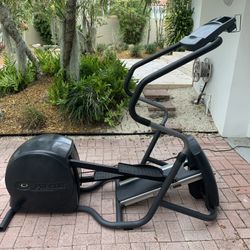 Precor EFX 5.21si Rear Drive Elliptical Trainer