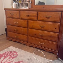 Dresser With Mirror 