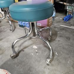 Adjustable bar stool