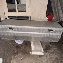 UWS aluminum truck bed toolbox-crossover (diamond plate )