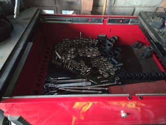 Socket sets and ratchets
