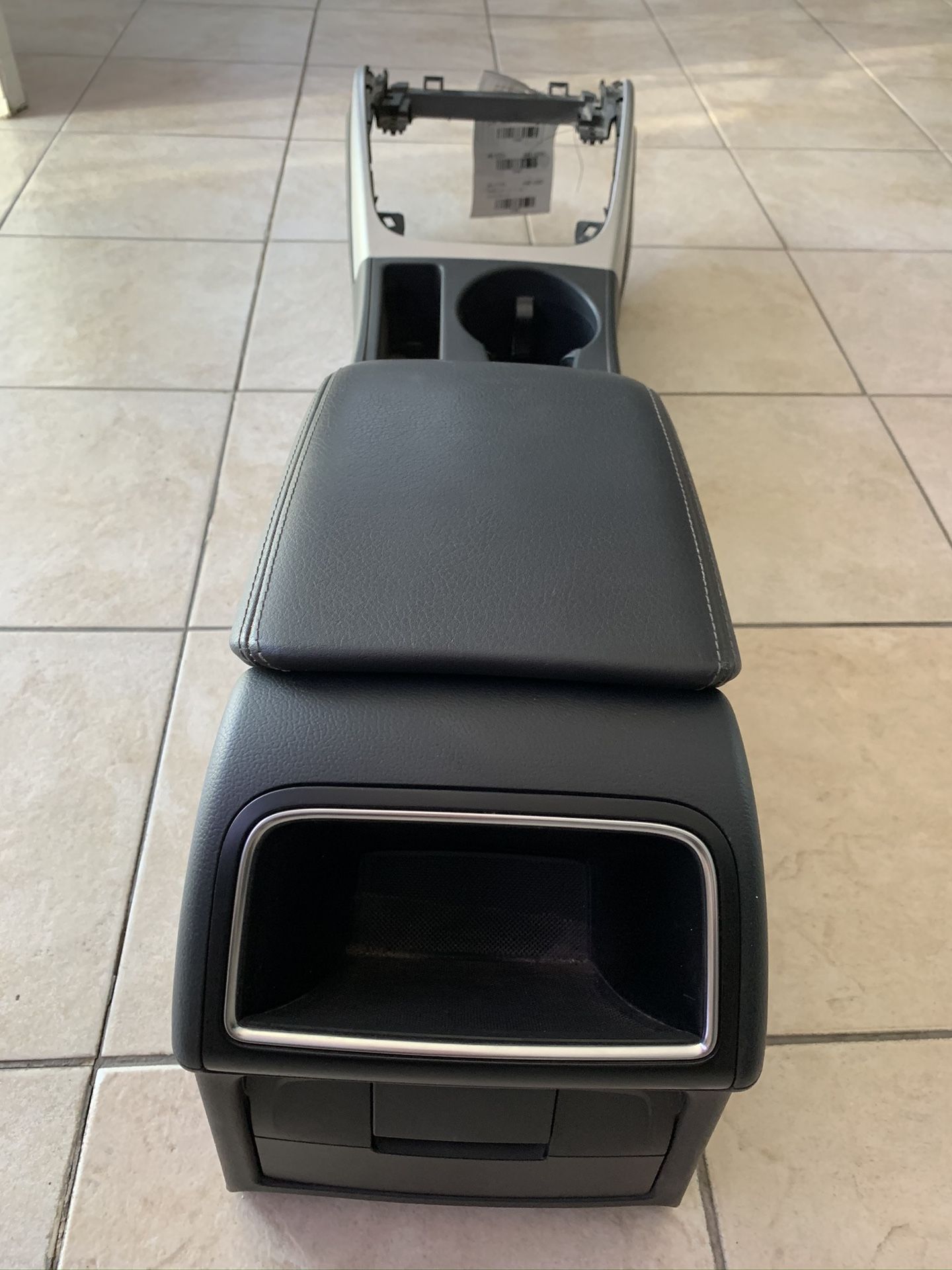 09-16 Audi B8 B8.5 Center/Middle Console/Arm Rest /Complete