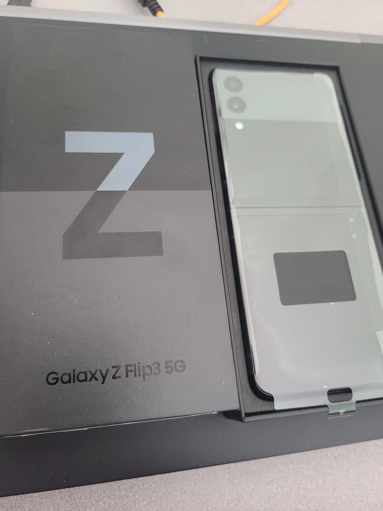 Brand New Open Box Att/cricket Samsung Galaxy Z FLIP 3 5G 128GB 