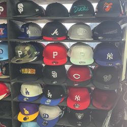 SnapBack Hats 🧢 38$ Each New Era