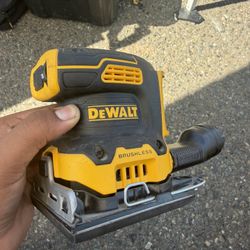 DEWALT 20V MAX XR Cordless Brushless 1/4 Sheet Variable Speed Sander (Tool Only