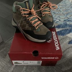 Wolverine Brownish Tan Womens Size 6 Wide Hiking Boots (New In Box)