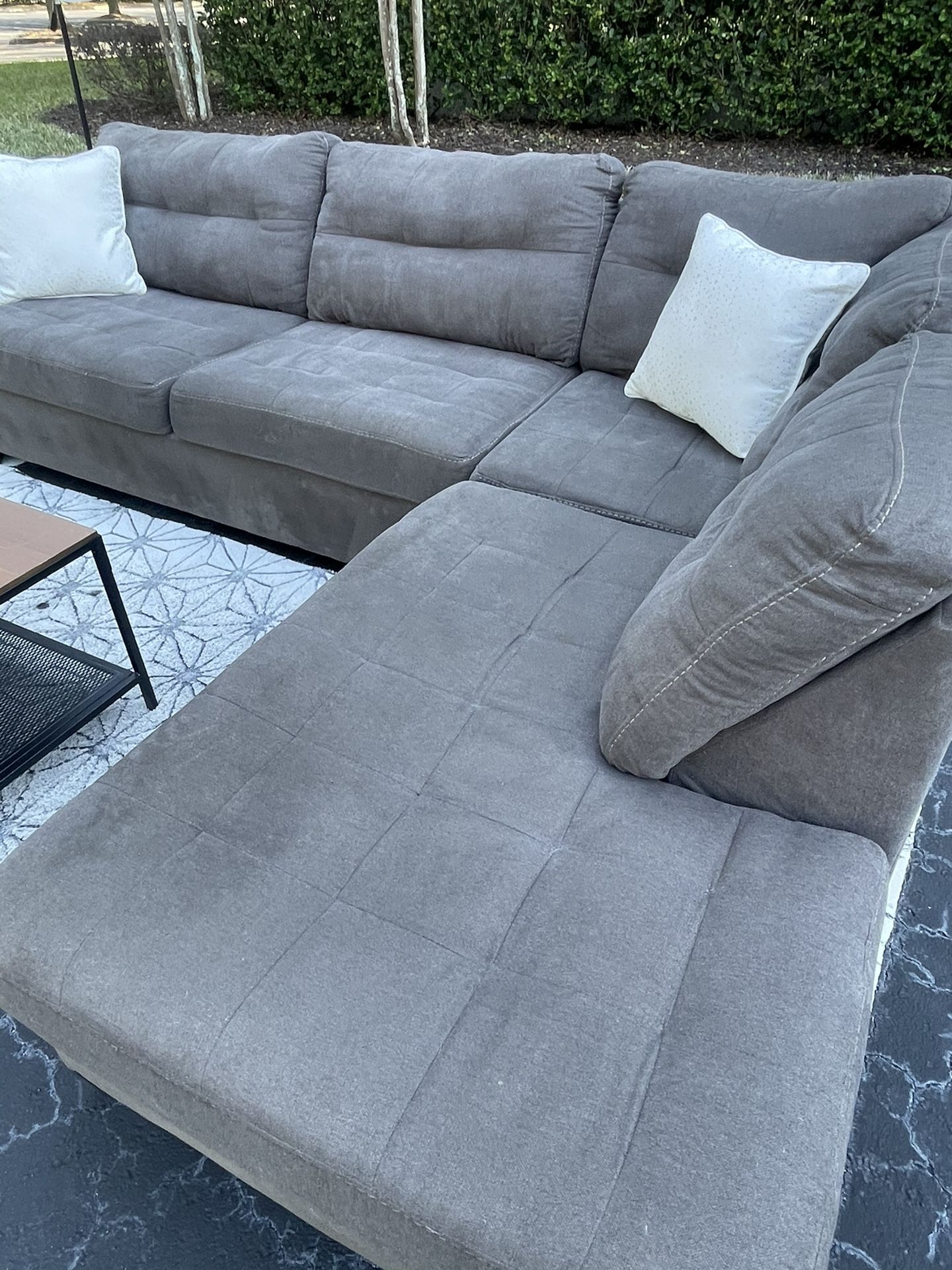 Comfortable Gray Sectional Couch / Sofa [FREE Delivery] for