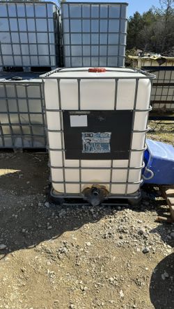 IBC Tank 275 gallons plastic
