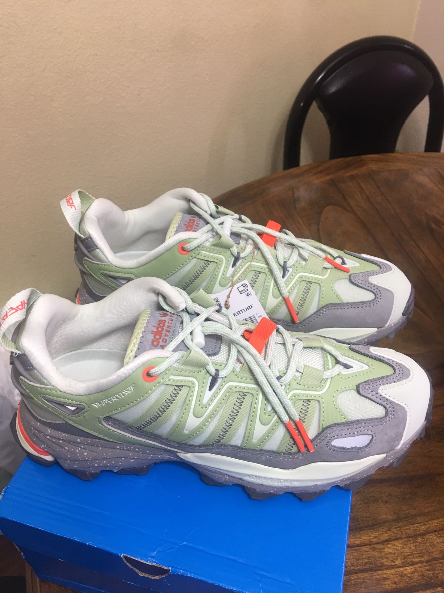 Tenis Nuevos Size 9.5 De Hombre Marca Adidas New Never Used 