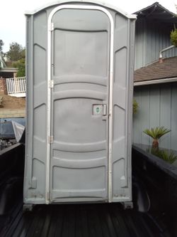 Portable Restroom 🚻
