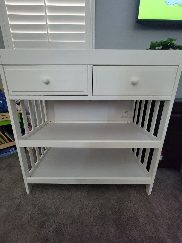 **BRAND NEW CHANGING TABLE***