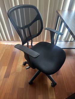 Black desk chair