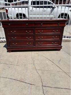 Dresser