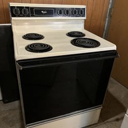 Electric stove works great $25 delivery Milwaukee