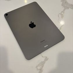 Apple iPad Air 5th Gen With ESR Apple Pencil(need To Sell)