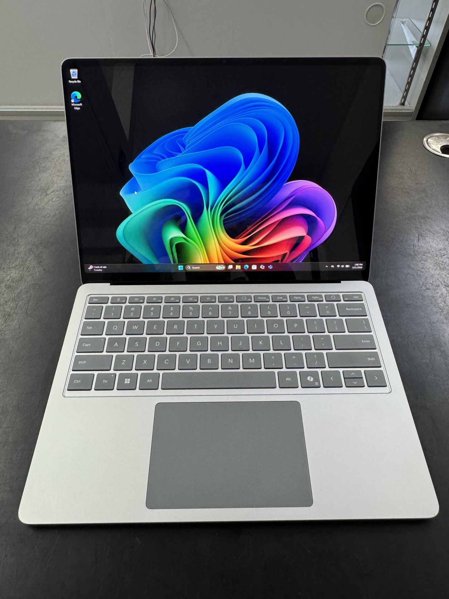 Microsoft Surface Laptop 7th Edition Mod 2036 Snapdragon X 12-core 16GB RAM 477GB SSD Windows 11 Pro