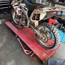 Motorcycle lift