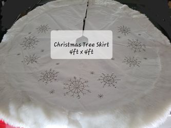 CHRISTMAS TREE SKIRT