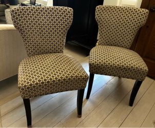 Beautiful like new chairs (2)