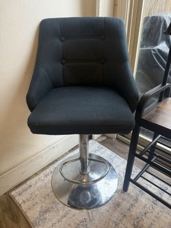 Bar Stool/ Swivel Chair