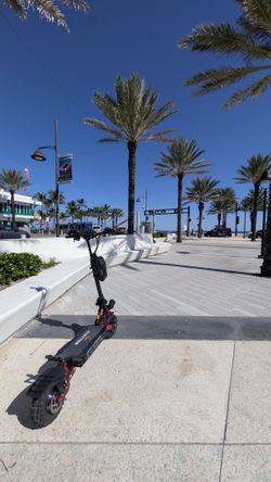 CLEYTRO CL8 Dual Motor Electric Scooter 6000W 60V - Like New, Helmet & Gear Included