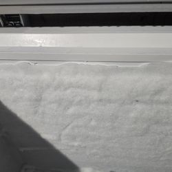 Hotpoint 17.9-cu ft Chest Freezer Convertible to Refrigerator ( White