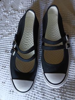 Chuck Tayler All Star Dainty Mary Janes Size 5