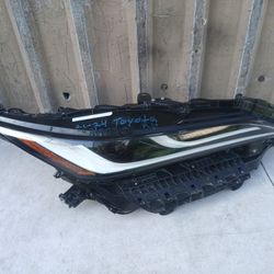 2021-2024 Toyota Venza Headlight Passenger Right Side OEM 