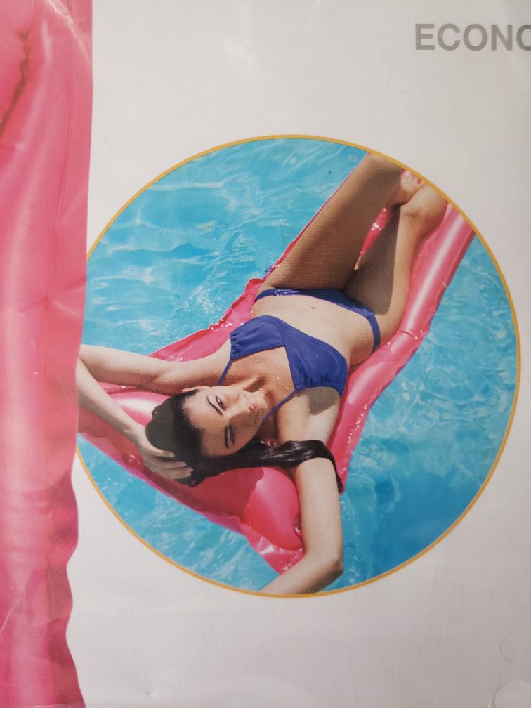 Pool float inflatable Mat NEW 72" x 27" $5 Pick up in Ventura near Telephone and Victoria