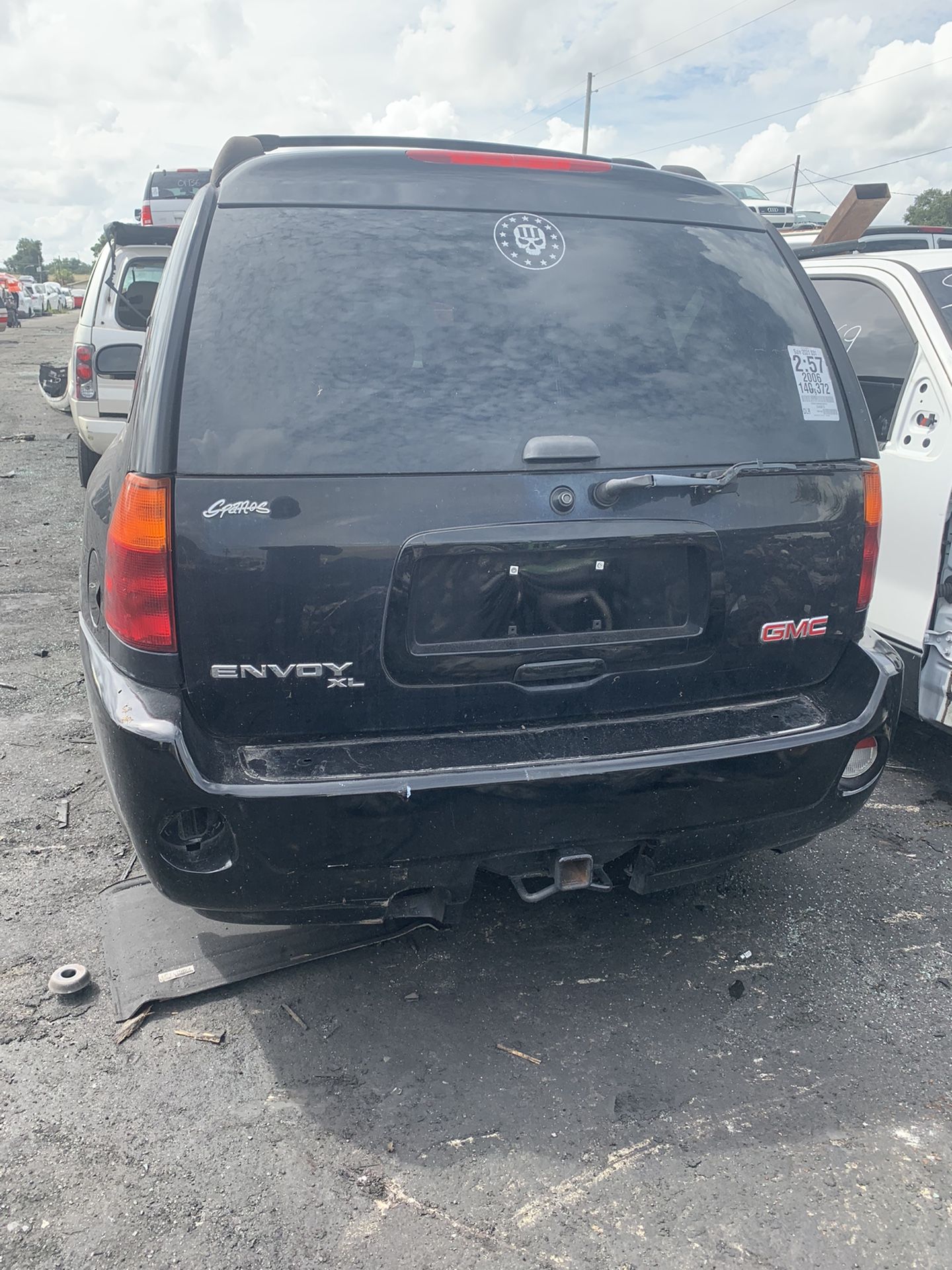 Selling Parts Out Of GMC Envoy XL 06
