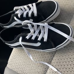 Women’s 7  Vans