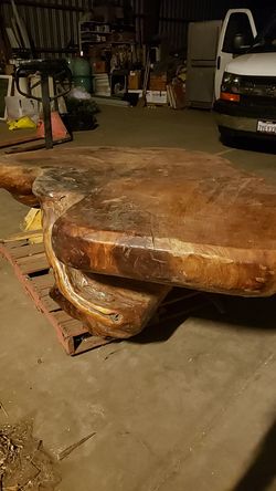 Table mesa echa de rais de arbol