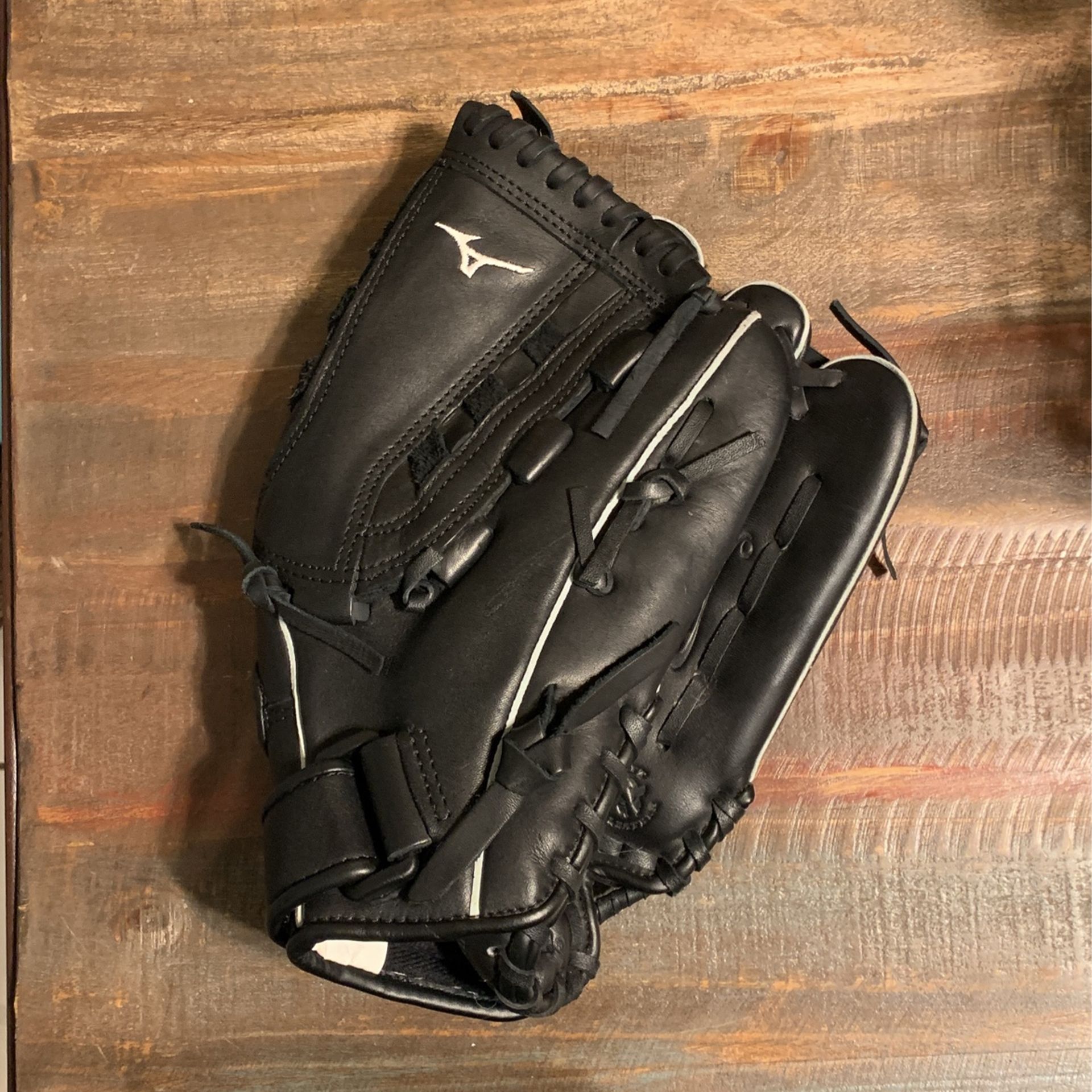 Mizuno Softball Glove
