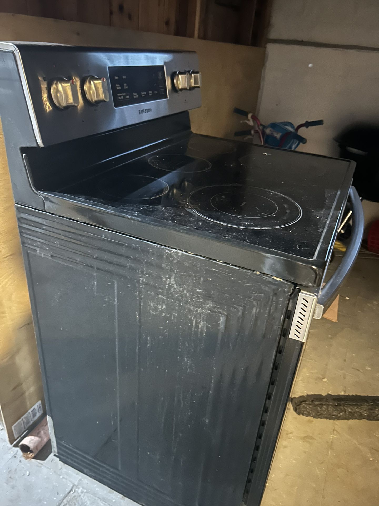 Selling 1.5 year old Flat top Glass top Electric Stove