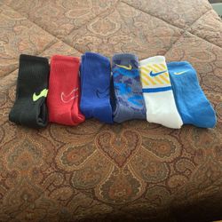6 pairs of brand new Nike socks men’s size assorted colors