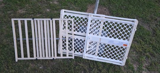 2 Pet Gates