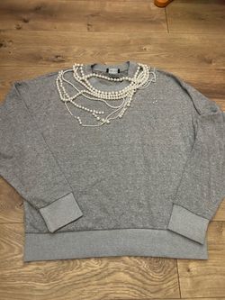 Carbon 38 Pearl Sweatshirt Gray pearl sweater with pearl embellishments on the neckline, size XL #pearls #embellished