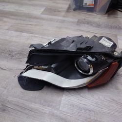 2009-2012 Audi A4 Or S4 Driver's Side Headlight For Parts 