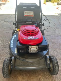HONDA COMMERCIAL LAWNMOWER LIKE NEW