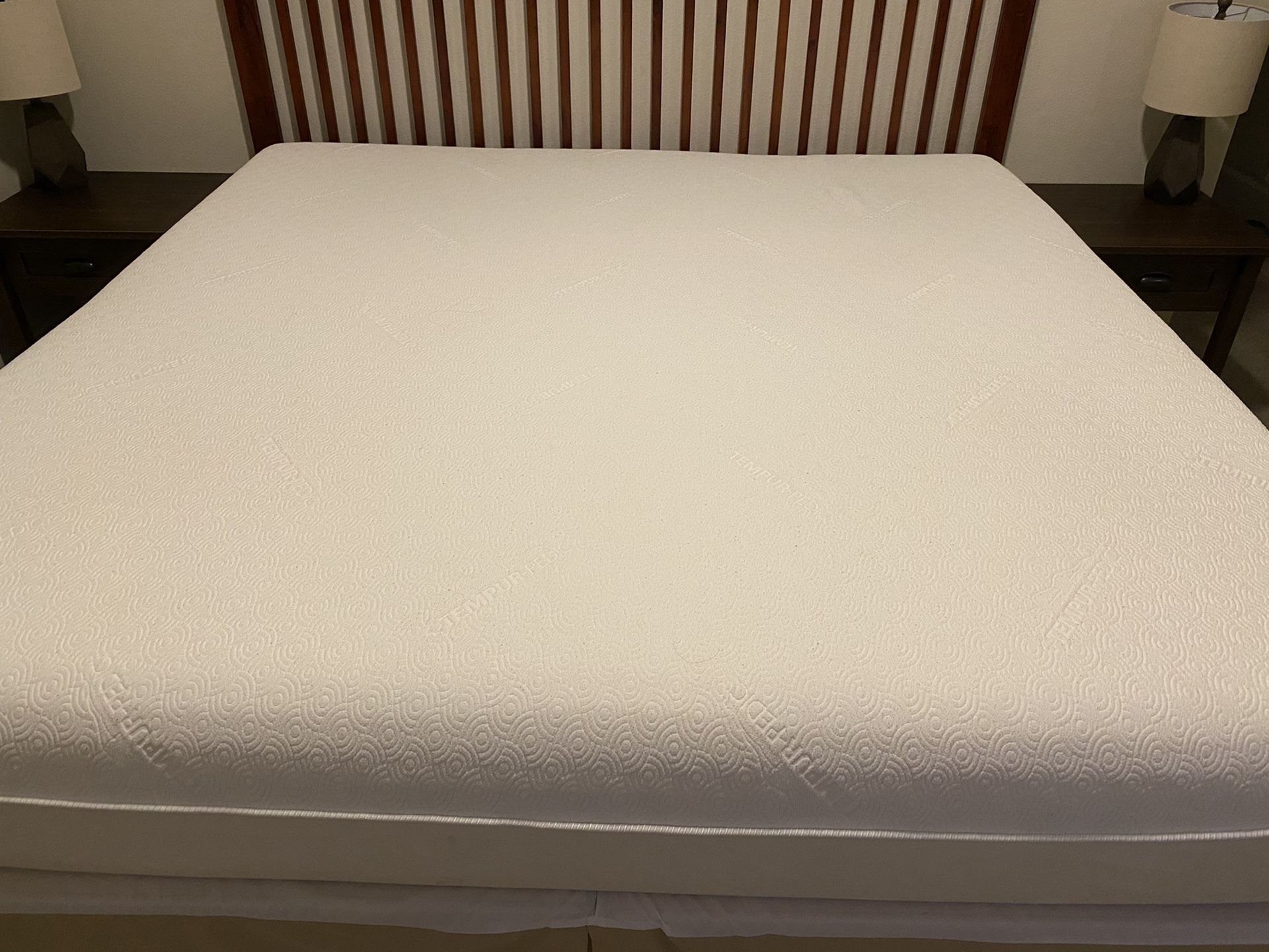 King Size TempurPedic Mattress, support/leveling platforms, for Sale