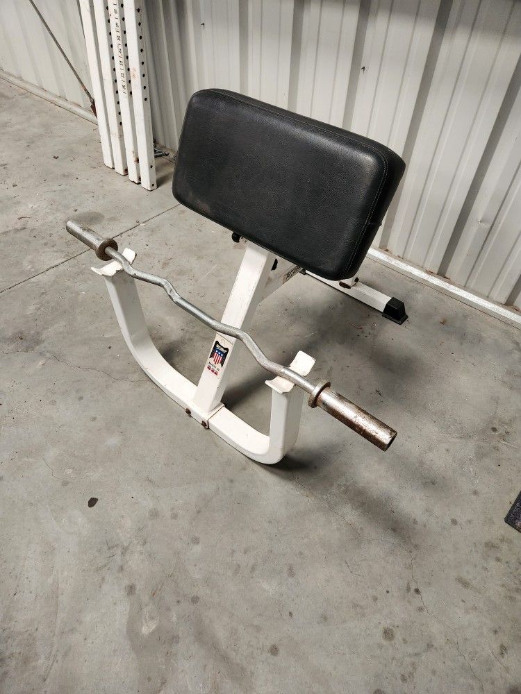 Preacher Curl Adjustable Bench Bicep Curl Machine And EZ Curl Bar